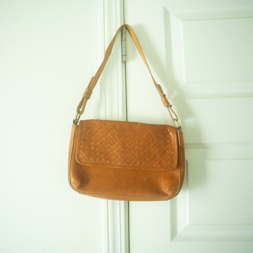 WOVEN BAGUETTE BAG